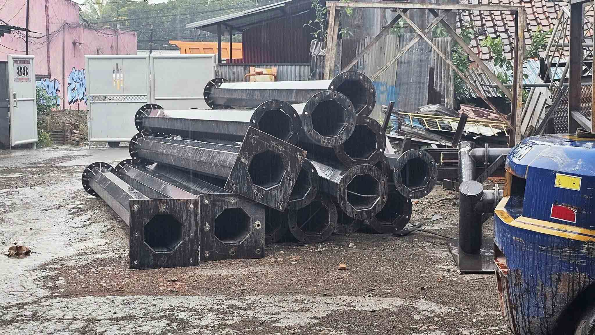 Pabrik_monopole_hexagonal6